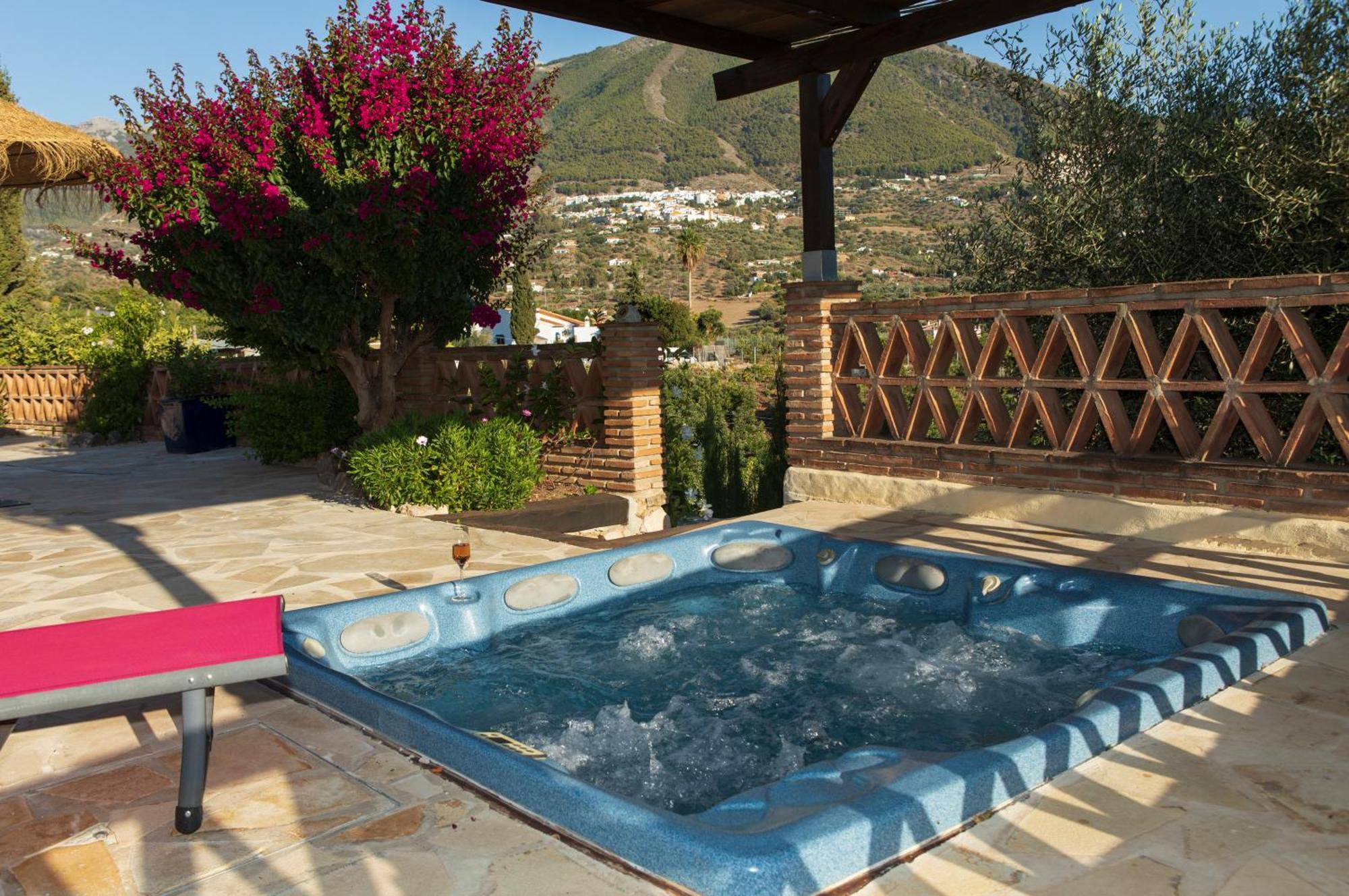 Hotel Cortijo De Salia Alcaucín Quarto foto